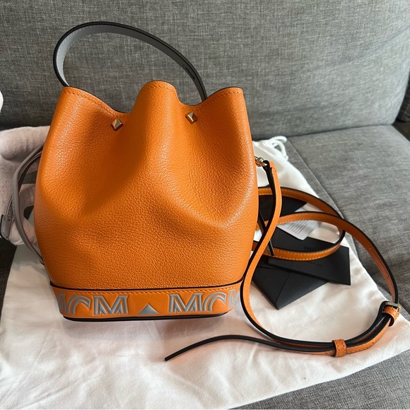 MCM AUTHENTIC autumn maple Milano drawstring crossbody bag - Picture 4 of 16